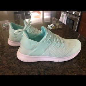 Nike Women’s Free Run Commuter (Size 7.5)